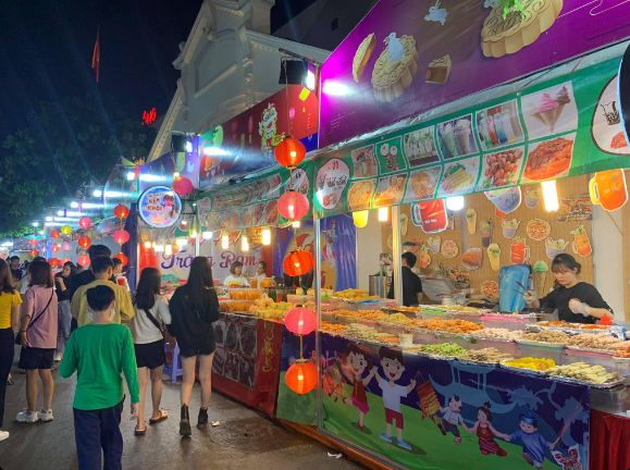 weekend-night-market-hanoi-1